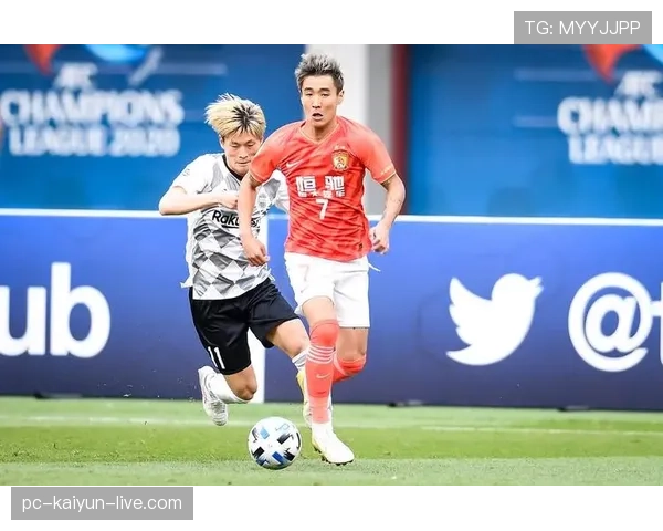 伊涅斯塔回撤接应如何破解高位防线：关键战中的进攻主导机制