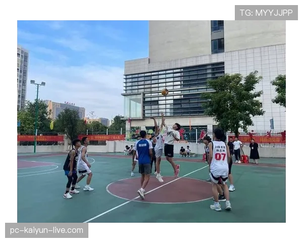 篮球比赛中，起跳接触判罚的判定标准具体是什么？